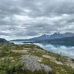 Sjursnes, Lyngen Alps, Aurora Borealis Holiday home *