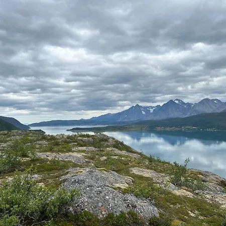 Sjursnes, Lyngen Alps, Aurora Borealis بيت للعطل *
